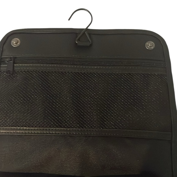 New G.H. Bass & Co. The Rugged And Ready Men’s  Hanging Toiletry No 2 Travel Kit - Picture 3 of 10